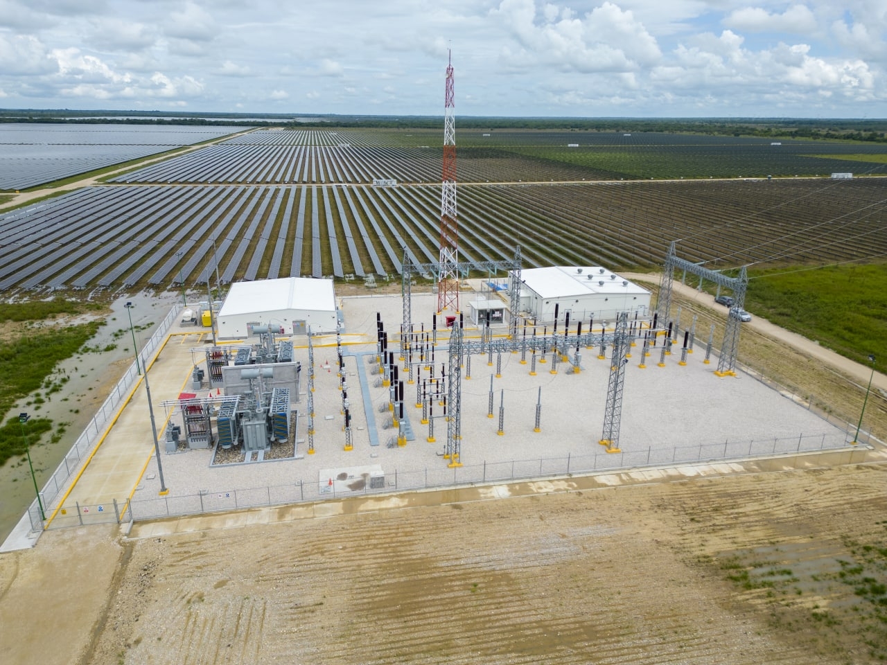Es la segunda planta fotovoltaica más grande de país y contribuirá al desarrollo del Sureste