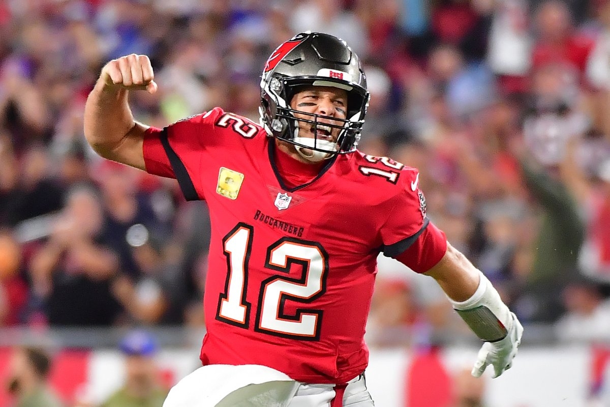 Tom Brady no pudo con el partido y terminó cayendo Tom Brady no pudo con el partido y terminó cayendo