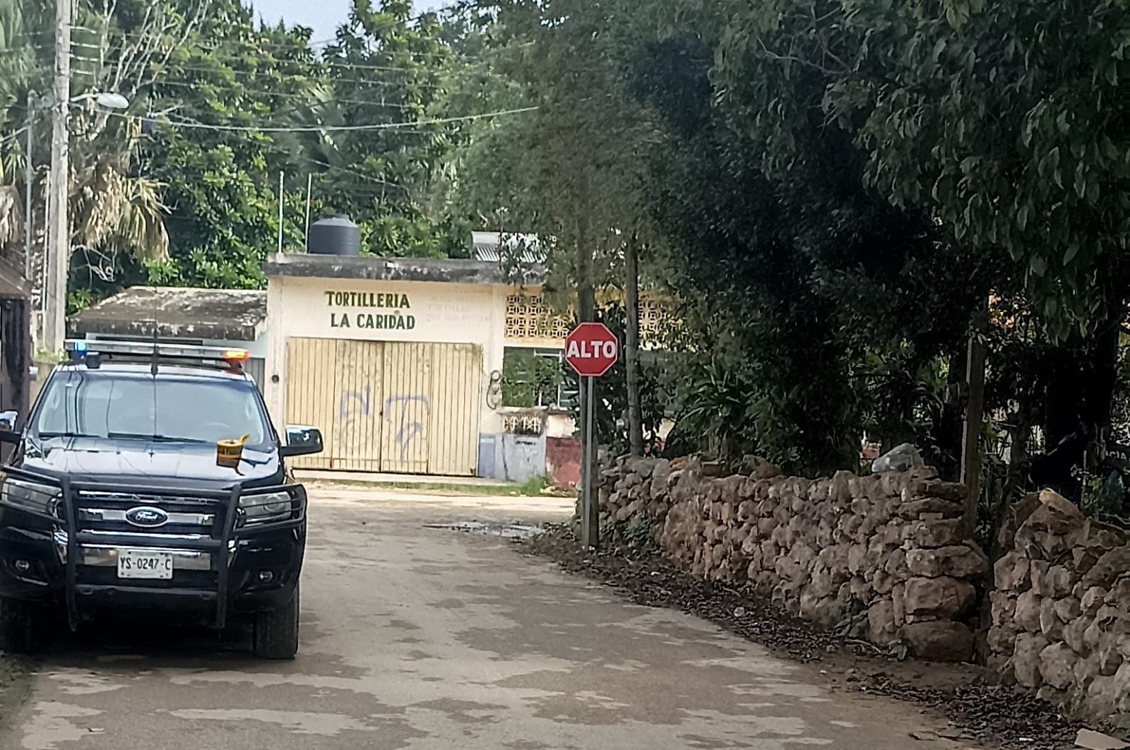 Policías acordonaron el área para proceder con el levantamiento del cuerpo Policías acordonaron el área para proceder con el levantamiento del cuerpo