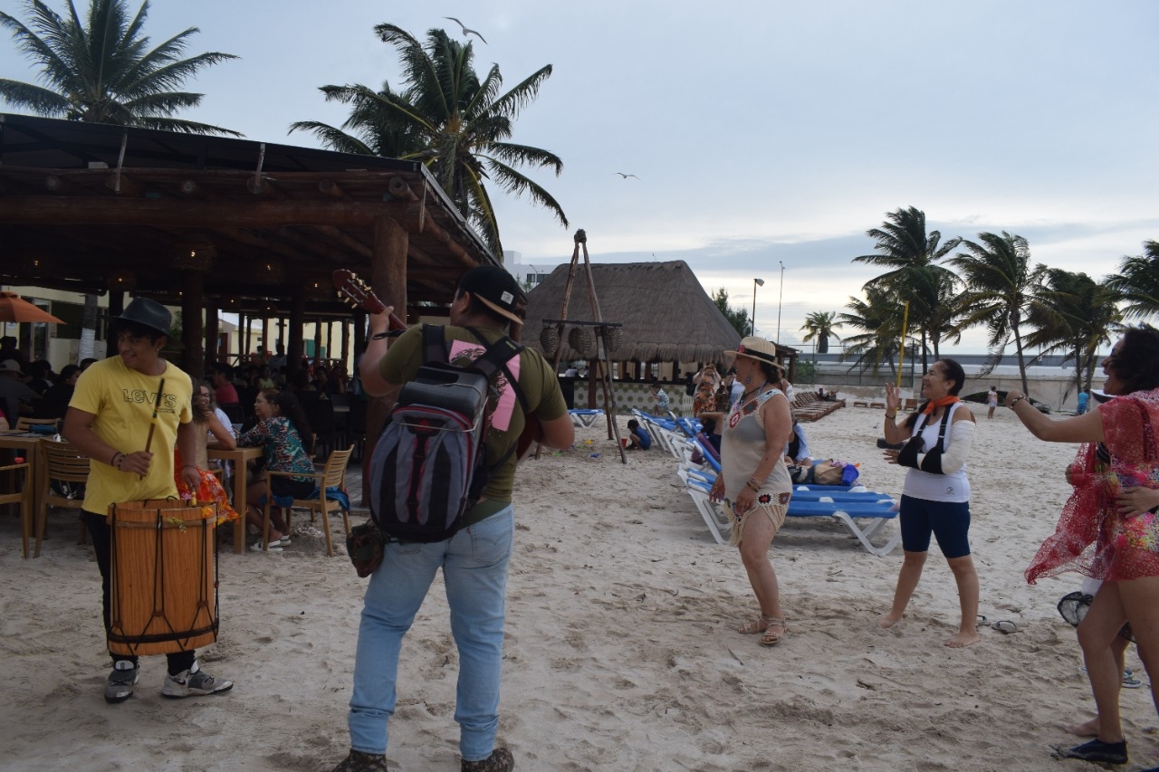 Desde el pasado viernes se mantuvo un promedio de entre los 3 mil 500 a los 5 mil visitantes en el puerto de Progreso