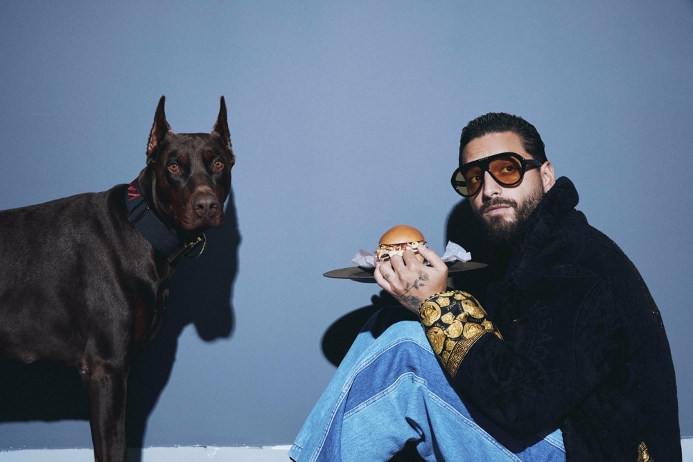 Maluma lanza Dembow, "primer restaurante digital" de hamburguesas y hot dogs