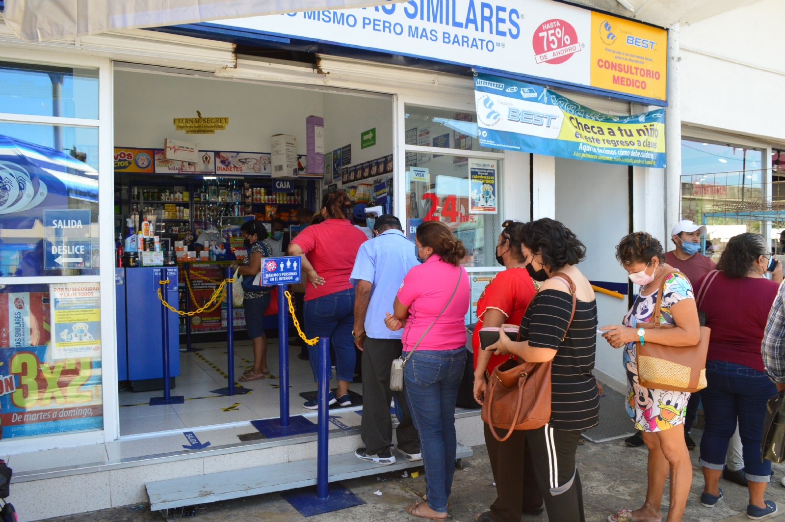 Familias reportan que gastan hasta 2 mil 500 en medicinas y consultas