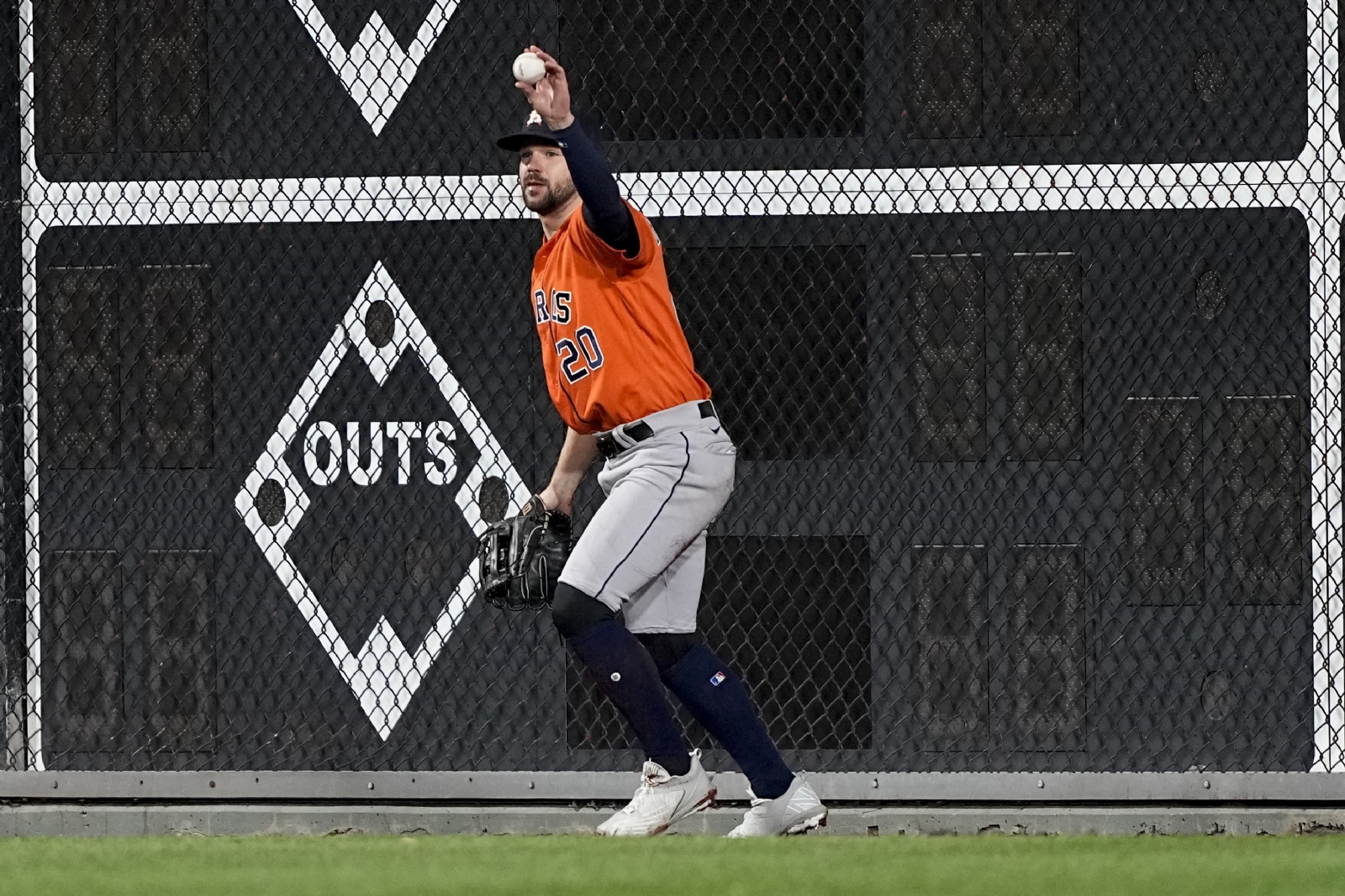 Astros le ganó 3 carreras sobre 2 a Phillies en el juego 5 de la Serie Mundial