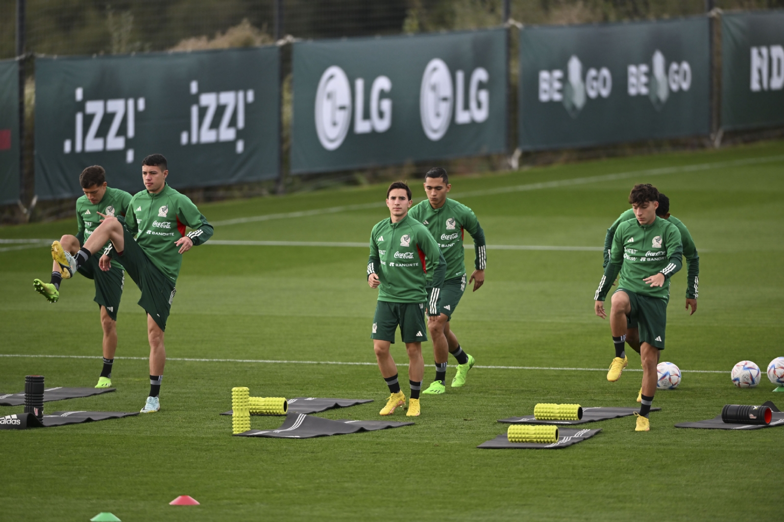 Cuarto entrenamiento del 'Tri' en Girona a la espera de los europeos Cuarto entrenamiento del 'Tri' en Girona a la espera de los europeos