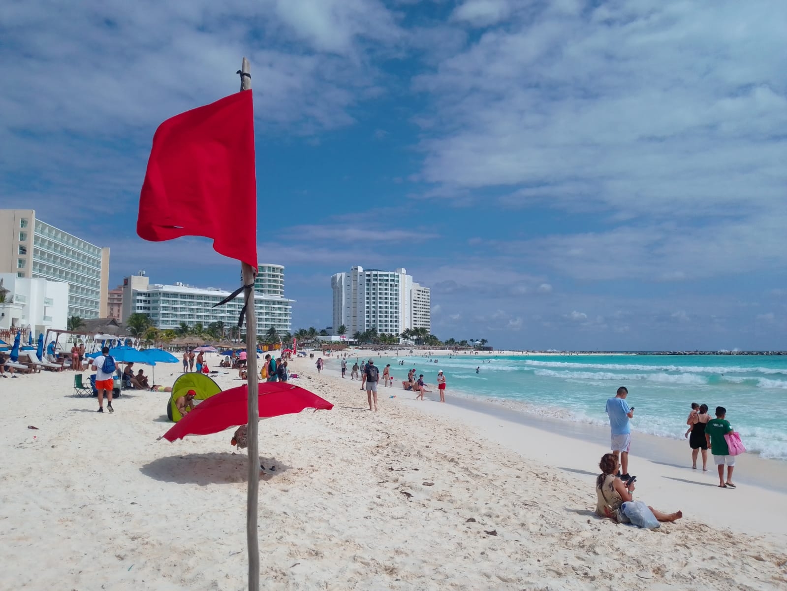 Se reporta baja afluencia en playa Gaviotas con solo 143 personas según conteo oficial de encargados de zona Se reporta baja afluencia en playa Gaviotas con solo 143 personas según conteo oficial de encargados de zona