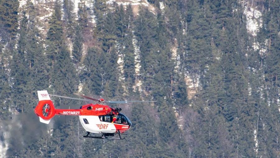 Autoridades hallaron los restos del helicóptero que había desaparecido una hora después de despegar en el sur de Italia Autoridades hallaron los restos del helicóptero que había desaparecido una hora después de despegar en el sur de Italia