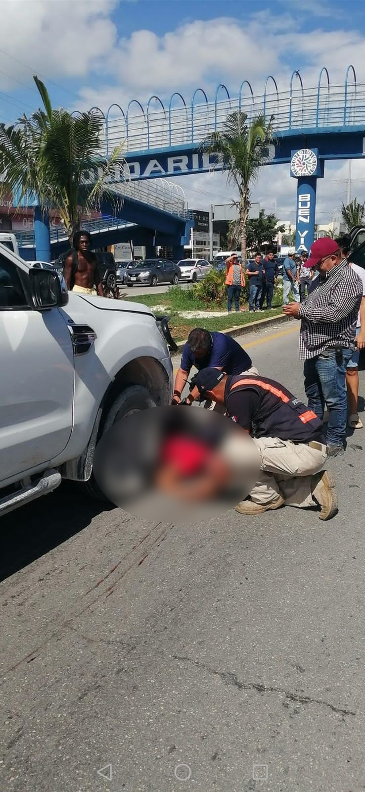 Cerca de la tragedia se encuentra el puente peatonal