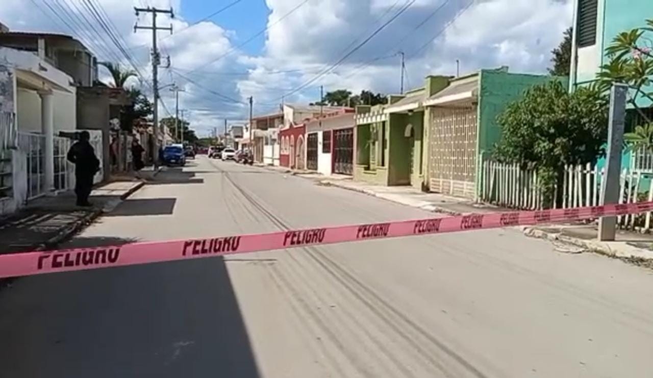 El reporte se realizó a las 11 de la mañana de este sábado cuando el sol comenzaba a calentar y en un predio ubicado en las calles Amapola El reporte se realizó a las 11 de la mañana de este sábado cuando el sol comenzaba a calentar y en un predio ubicado en las calles Amapola