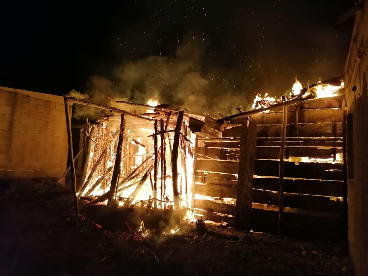 Hasta el momento se desconoce la causa del incendio Hasta el momento se desconoce la causa del incendio