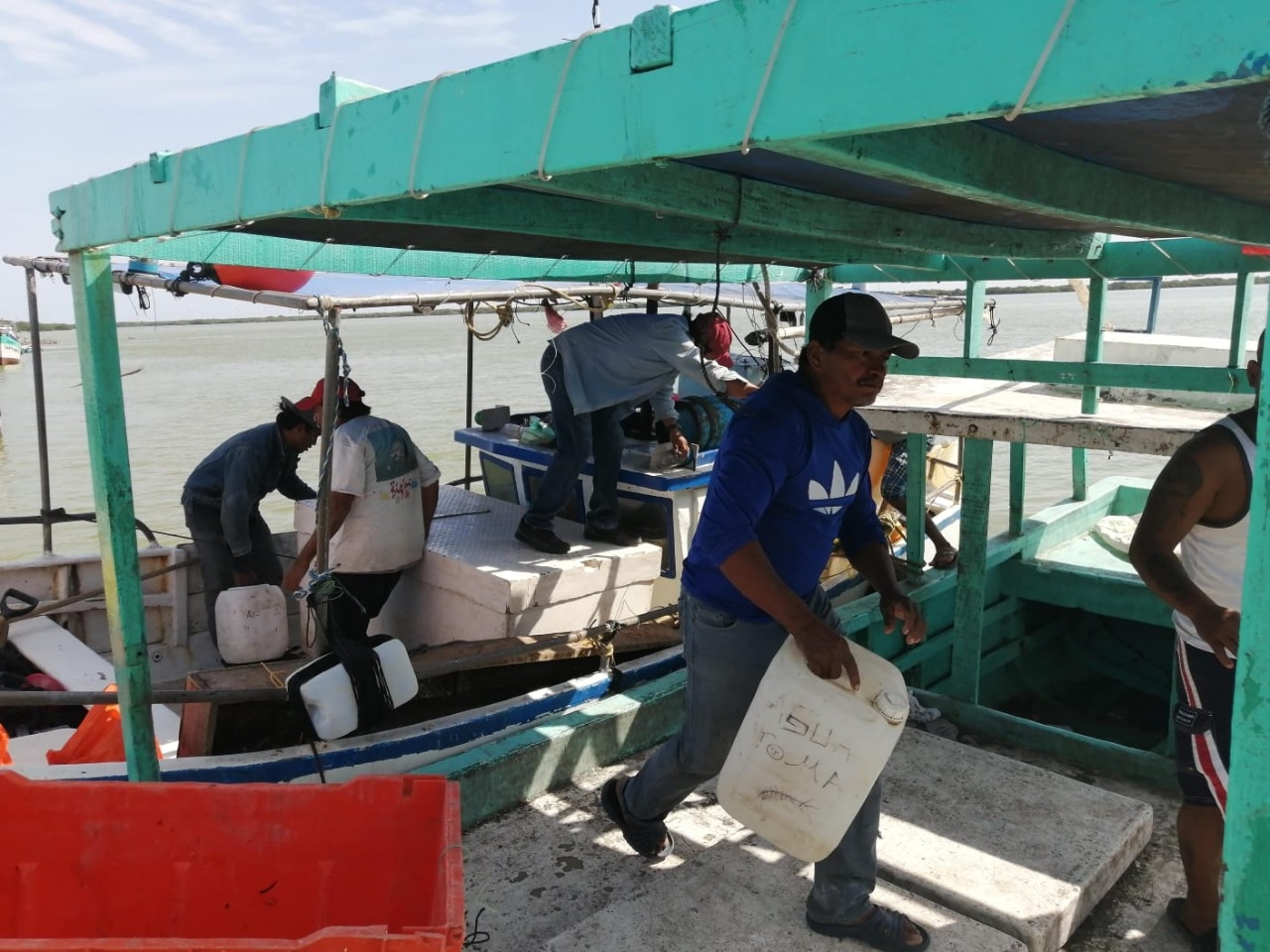 Este fin de semana dos pescadores sobrevivieron después de haber caído al mar Este fin de semana dos pescadores sobrevivieron después de haber caído al mar