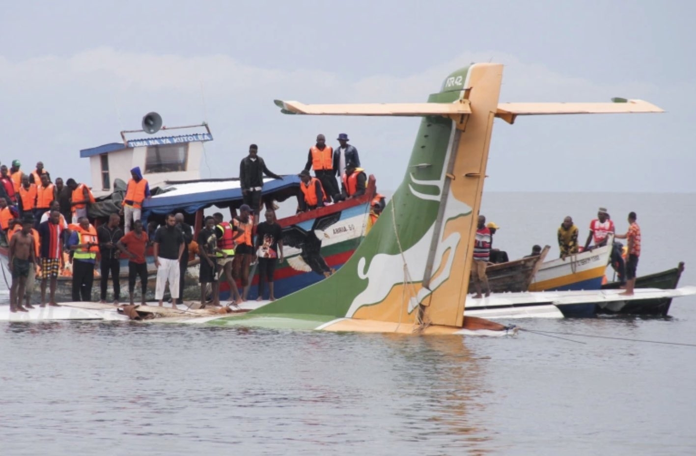 Reportan 19 muertos tras accidente aéreo en Tanzania Reportan 19 muertos tras accidente aéreo en Tanzania