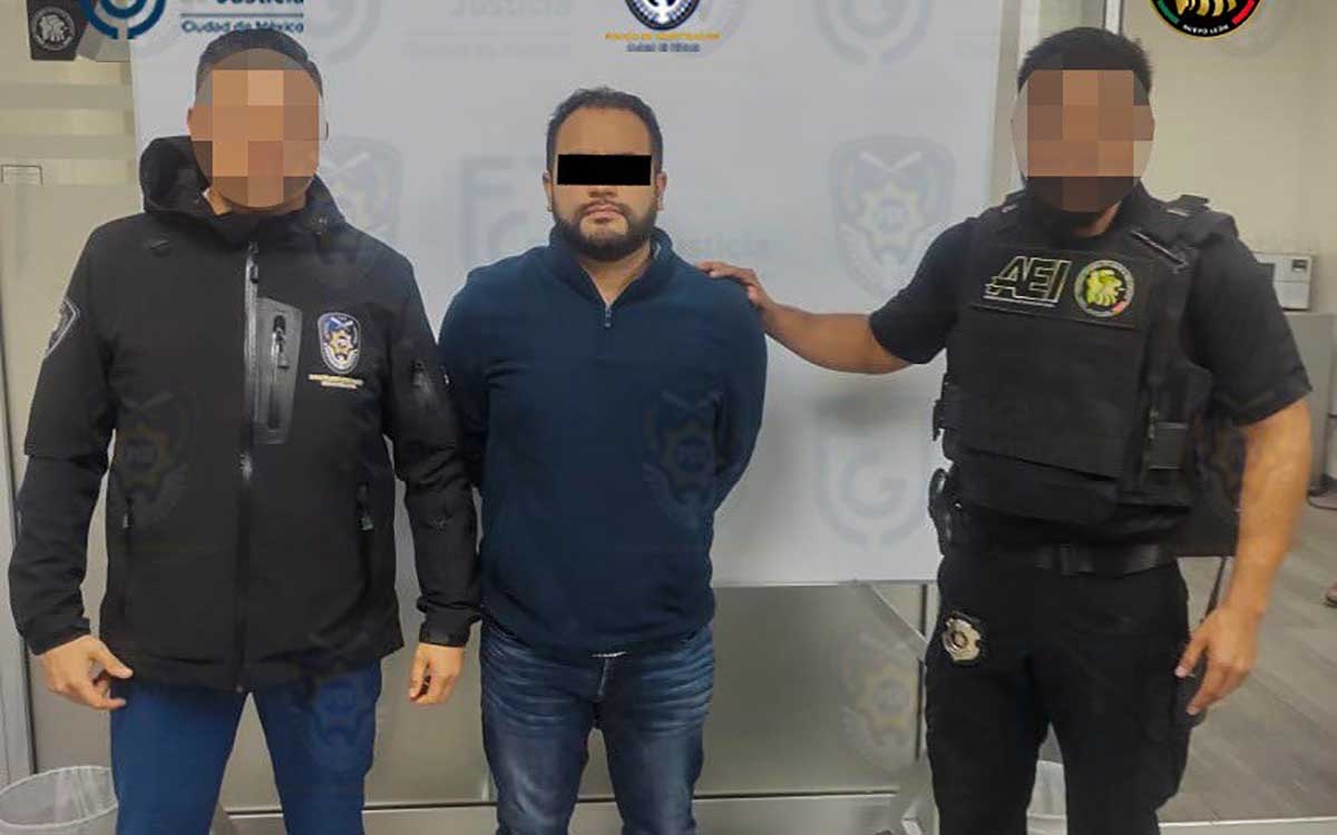 Rautel “N”, implicado en el asesinato de Ariadna Fernanda López Díaz, fue entregado a la Fiscalía General de Justicia de la CDMX. Rautel “N”, implicado en el asesinato de Ariadna Fernanda López Díaz, fue entregado a la Fiscalía General de Justicia de la CDMX.