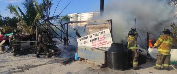Todo lo que estaba en la bodega fue completa perdida, las llamas se lograron sofocar pero sin rescatar nada