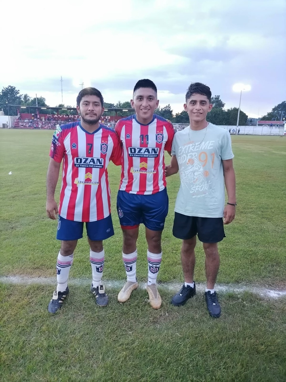 Ove Paredes, Jhonatan “Barni” Noo y Samuel Boldo los anotadores de los goles de las Chivas de Dzan Ove Paredes, Jhonatan “Barni” Noo y Samuel Boldo los anotadores de los goles de las Chivas de Dzan