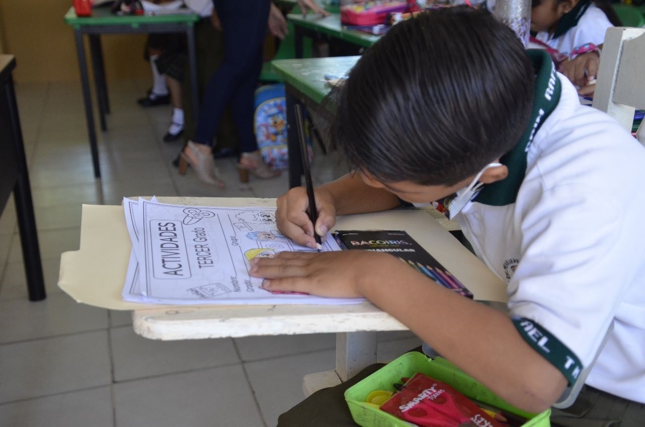 Becas del Gobierno de México reducen deserción escolar en Campeche 