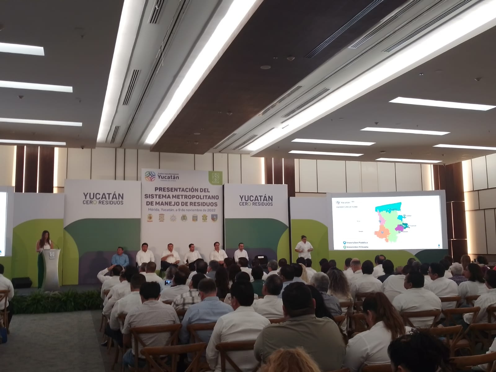 Mauricio Vila se encuentra en el evento desde el Centro Internacional de Congresos de Yucatán