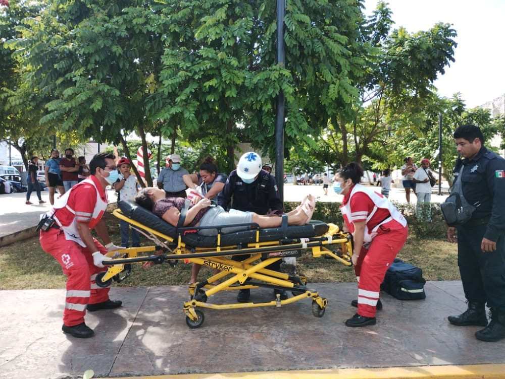 A la mujer a quien canalizaron y abordaron también en la unidad de emergencia para su traslado al hospital San Carlos A la mujer a quien canalizaron y abordaron también en la unidad de emergencia para su traslado al hospital San Carlos