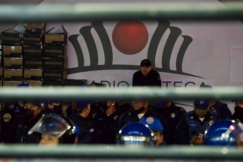 Durante el arresto se les aseguró 22 boletos aparentemente falsificados