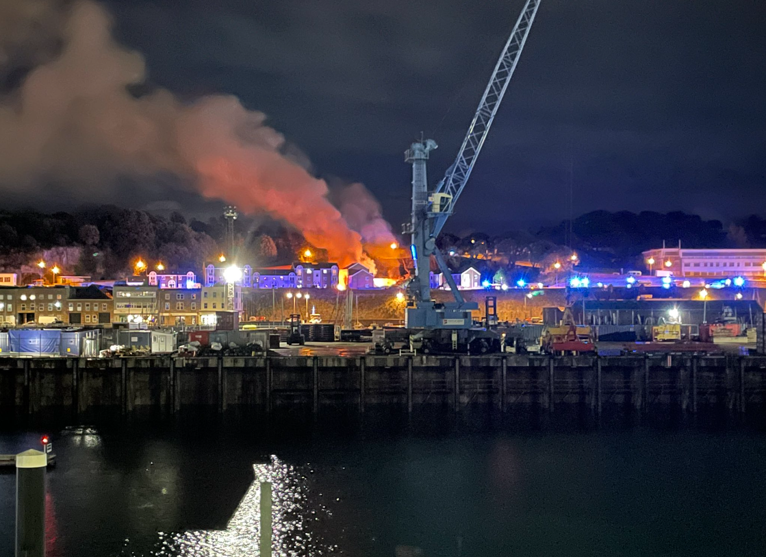Hasta el momento se reportaron tres muertos y varios desaparecidos por una explosión y posterior incendio registrado en un edificio en la isla de Jersey