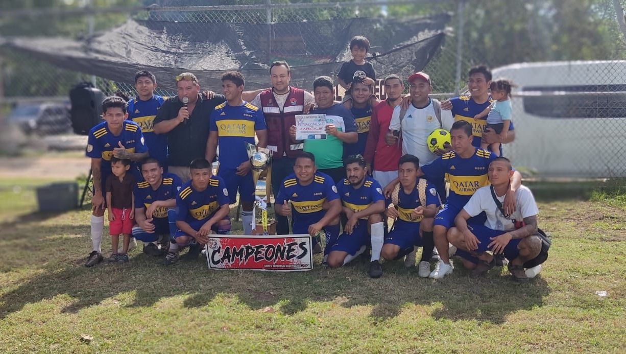 El Instituto Municipal del Deporte entregó canastas y pavos a los equipos.