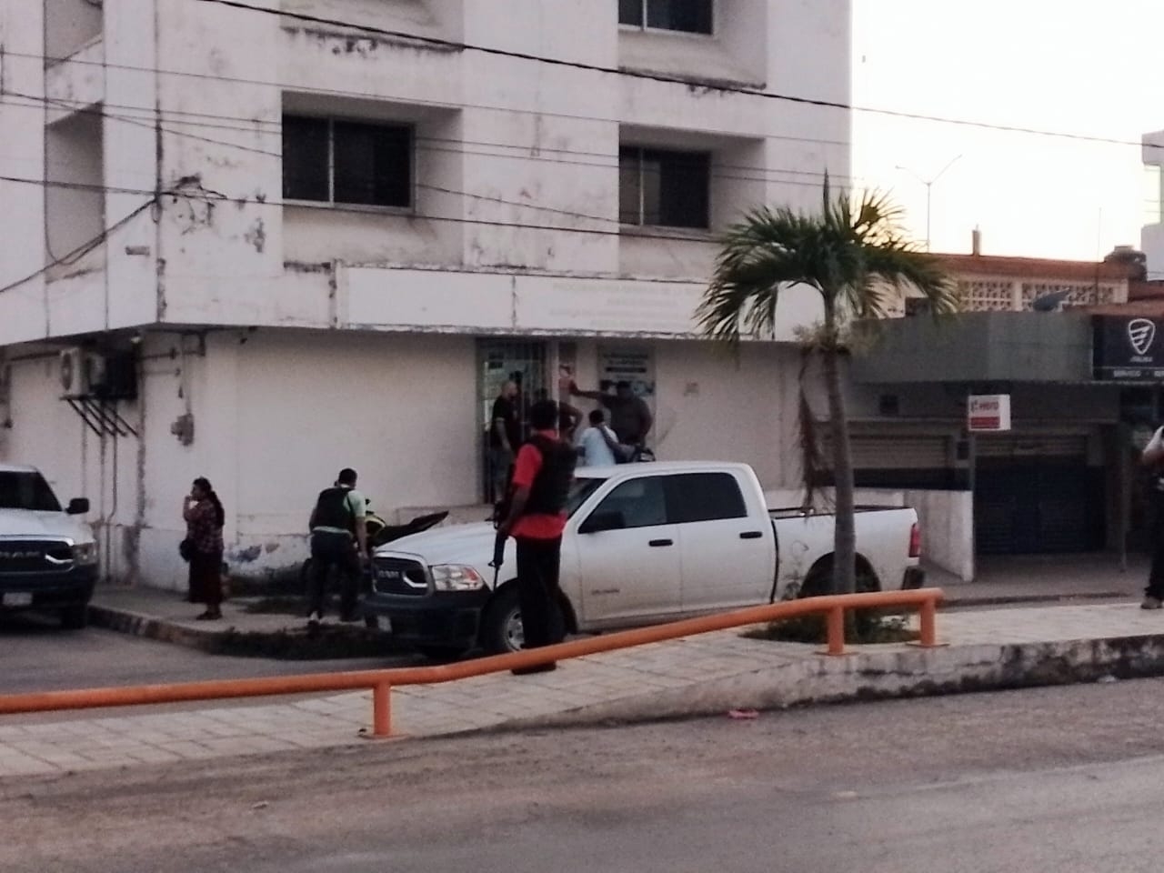 Al momento de su detención los hombres estaban en posesión de arma de uso exclusivo del ejército Al momento de su detención los hombres estaban en posesión de arma de uso exclusivo del ejército