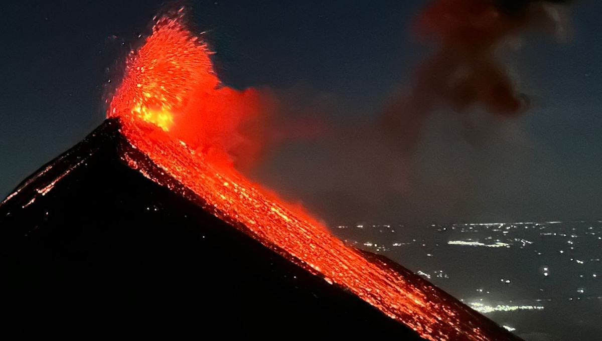 Volcán de Fuego en Guatemala es uno de los tres más activos de todo el país Volcán de Fuego en Guatemala es uno de los tres más activos de todo el país