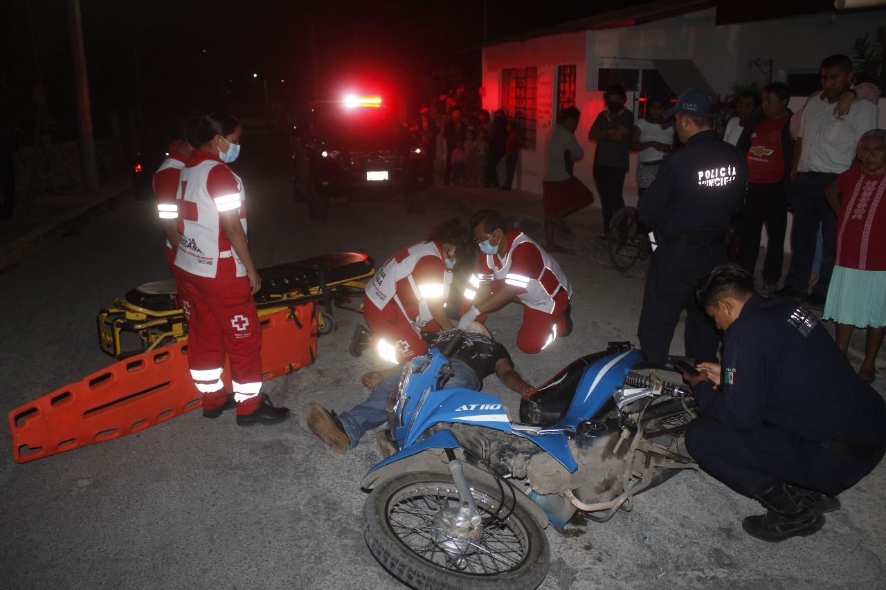 Motociclistas ebrios chocan de frente en Tizimín Motociclistas ebrios chocan de frente en Tizimín
