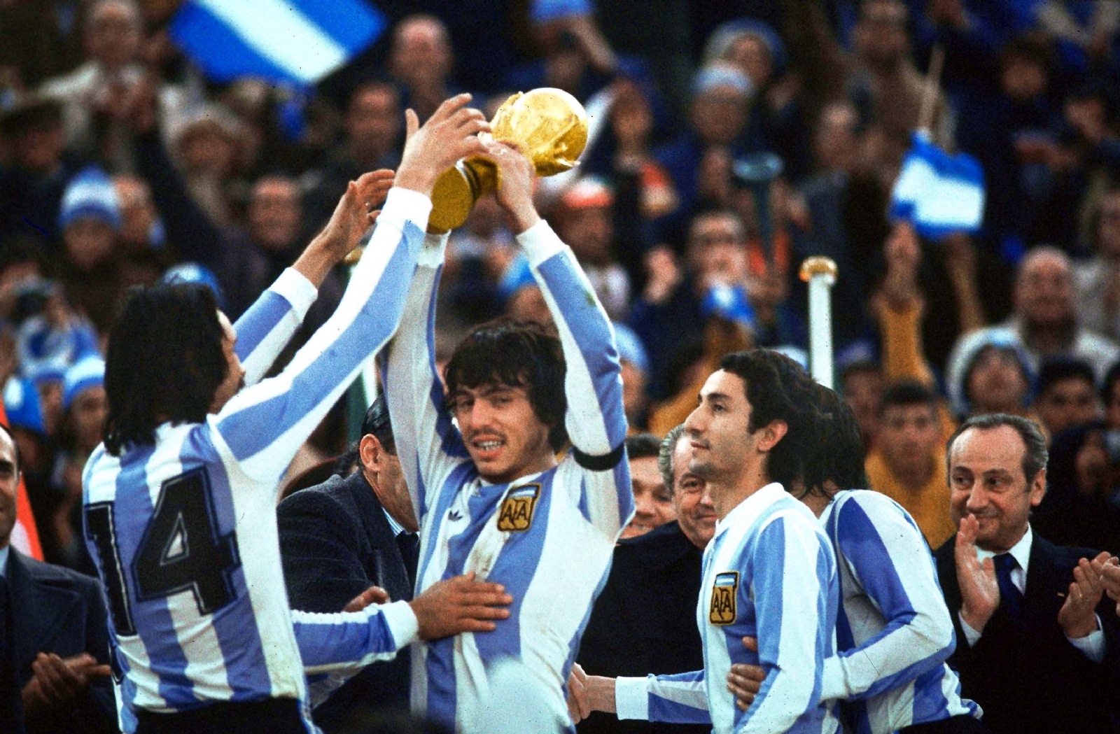 Con su llegada a la final de Qatar 2022, Argentina podría levantar su tercera copa de manos de Messi Con su llegada a la final de Qatar 2022, Argentina podría levantar su tercera copa de manos de Messi