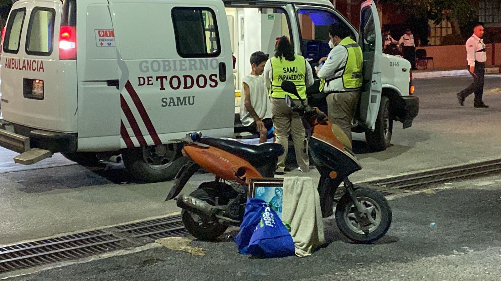 El motociclista presentó lesiones en el brazo izquierdo luego del impacto El motociclista presentó lesiones en el brazo izquierdo luego del impacto