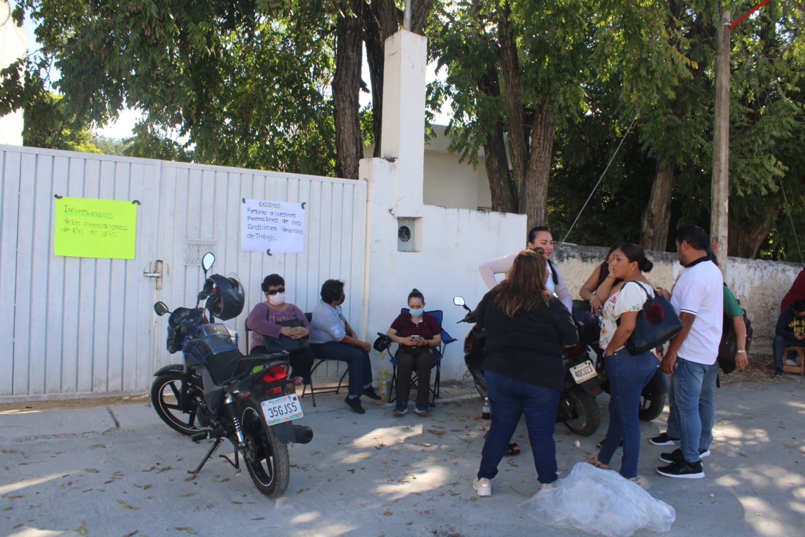Sindicalizados de Semarnat realizan paro de labores por retraso de pagos en Campeche