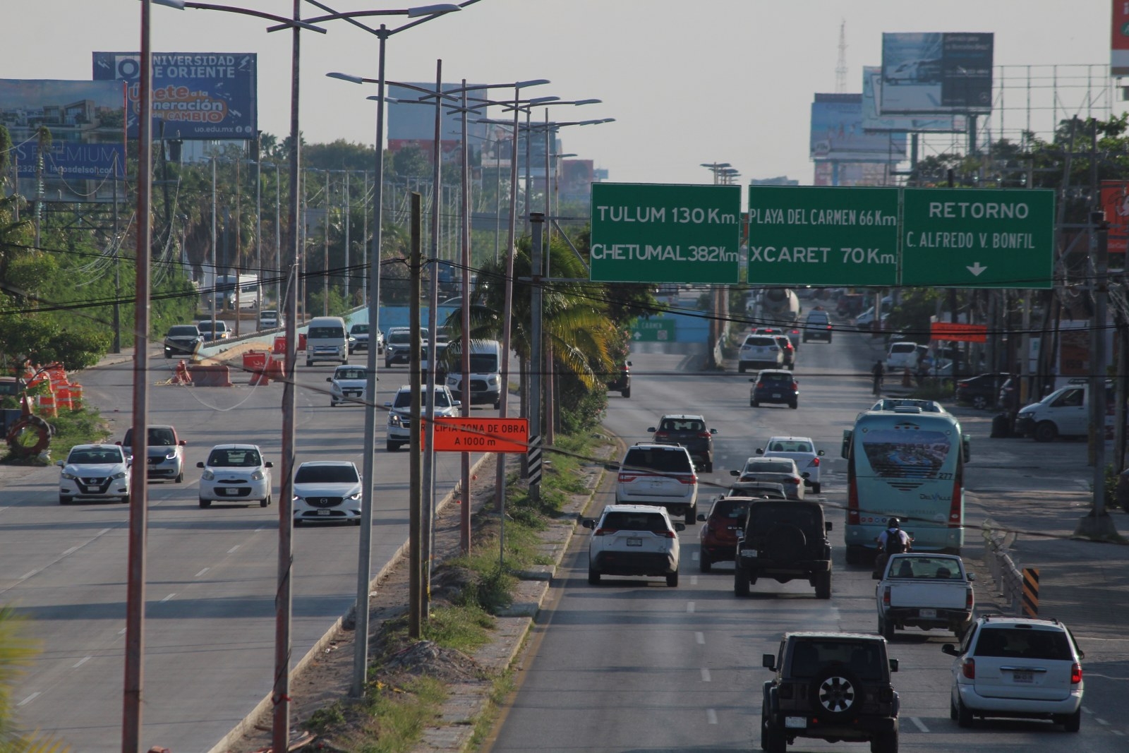 Rehabilitación del boulevard Colosio provoca que trabajadores estén hasta tres horas en un autobús