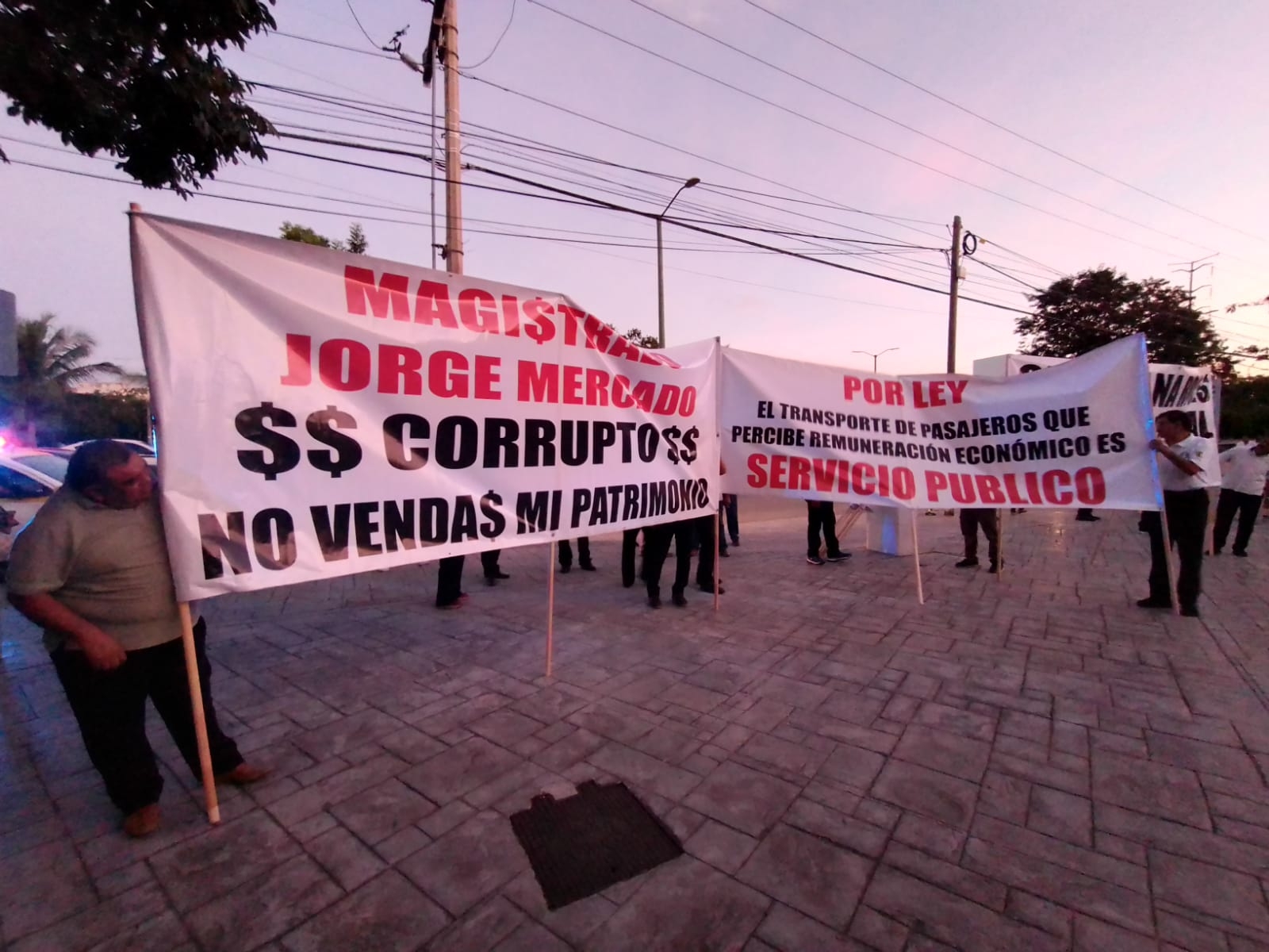 El presidente de la Canirac Cancún dijo que los taxistas deberían preocuparse por mejorar su servicio en lugar de impedirle el paso a nuevas plataformas de movilidad