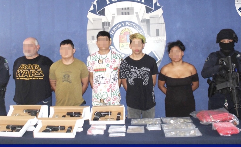 Detienen a presunto líder criminal con armas y droga en Cancún Detienen a presunto líder criminal con armas y droga en Cancún