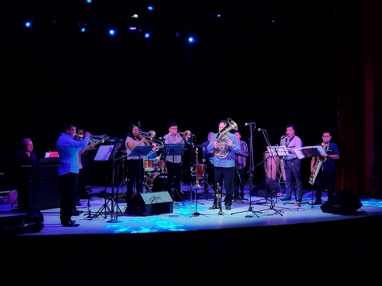 Faustino Díaz engalanó el escenario con su música Faustino Díaz engalanó el escenario con su música