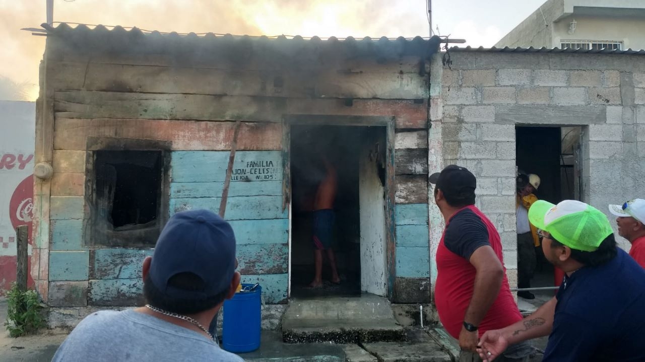 El incendio fue sofocado por vecinos y policía municipal de Río Lagartos El incendio fue sofocado por vecinos y policía municipal de Río Lagartos
