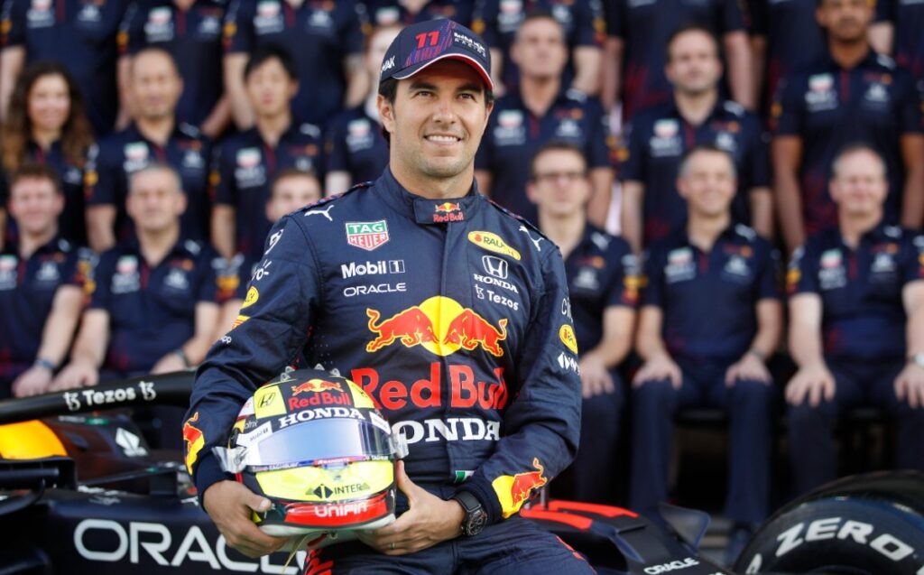 Checo Pérez espera reponerse luego del mal día de prácticas en Australia