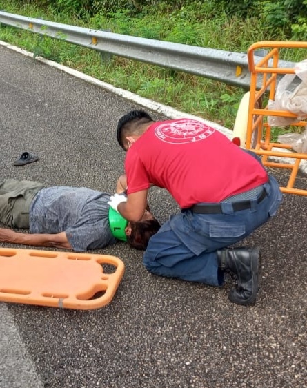 Fue embestida la unidad en la que iba y él cayó en el pavimento y empezó a convulsionar Fue embestida la unidad en la que iba y él cayó en el pavimento y empezó a convulsionar