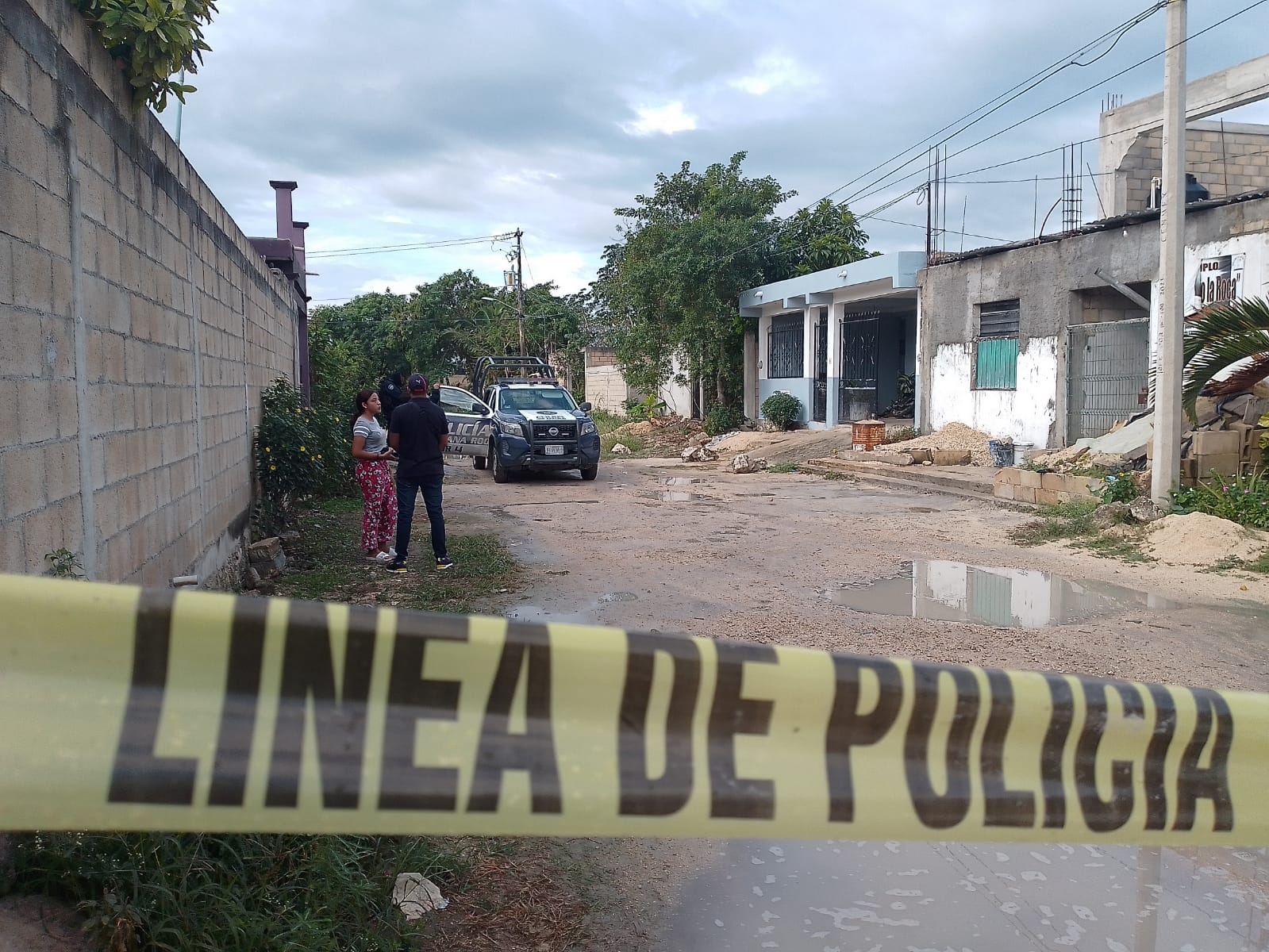 Los hombres se encontraban a fuera del domicilio cuándo sujetos desconocidos comenzaron a dispararles