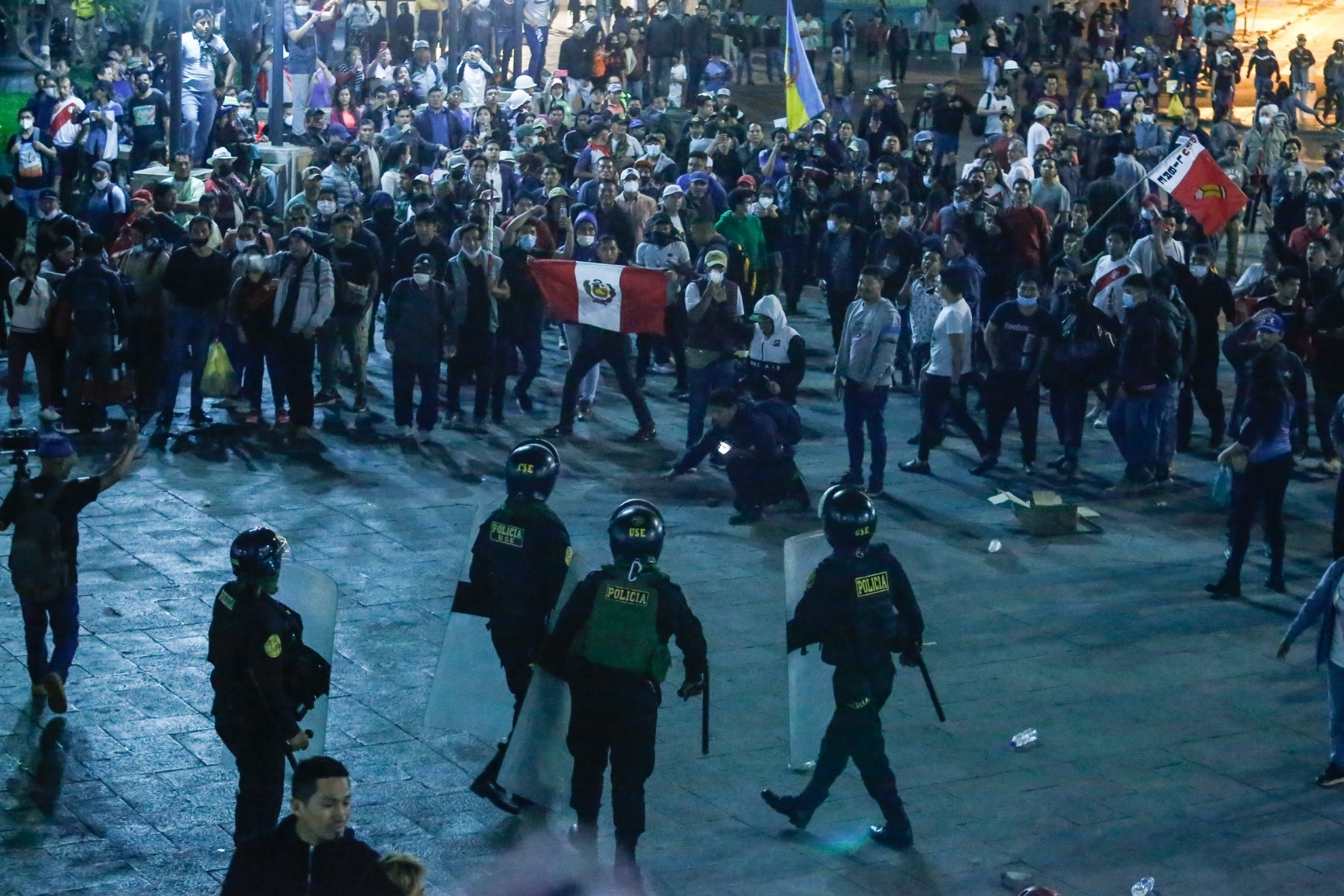 Miles de simpatizantes de Pedro Castillo exigen su restitución en el gobierno de Perú Miles de simpatizantes de Pedro Castillo exigen su restitución en el gobierno de Perú