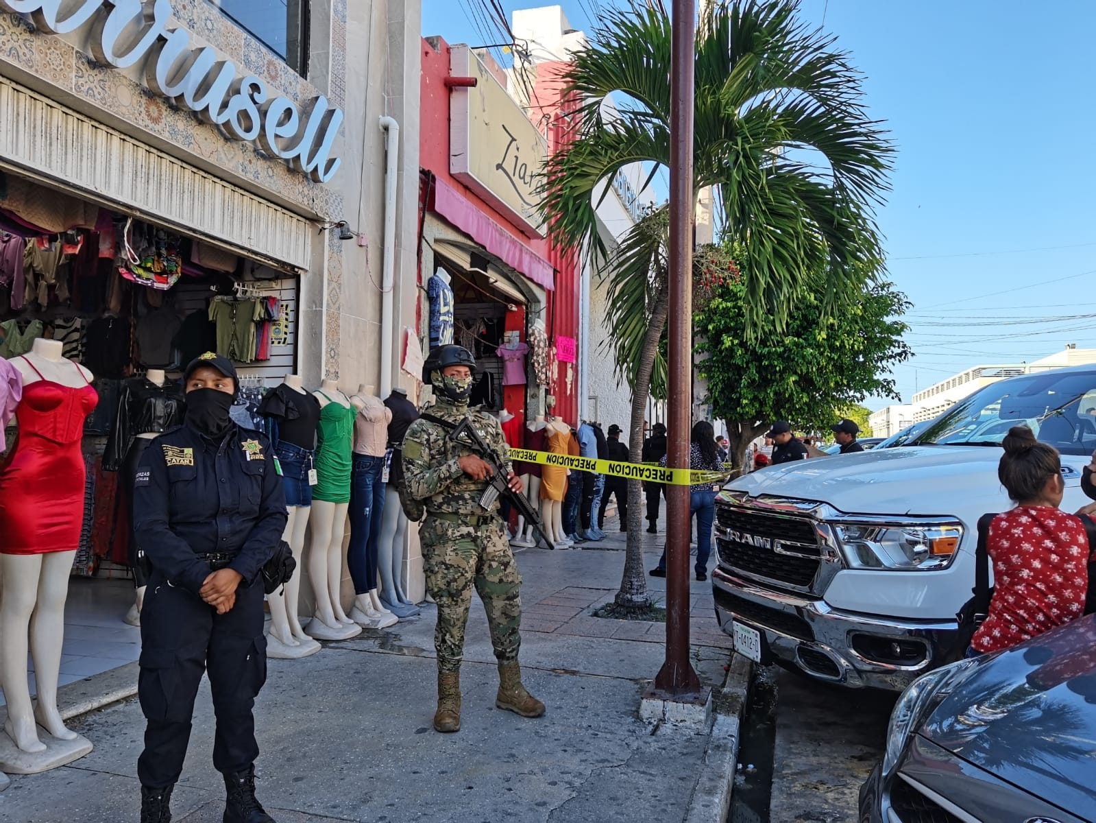 El operativo terminó con el cierre de una tienda de productos chinos