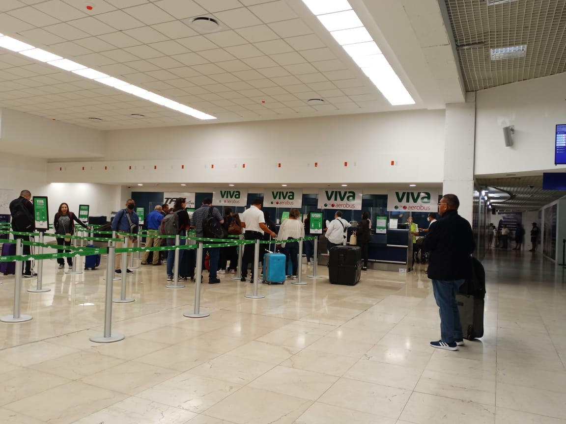 El vuelo 4287 de VivaAutobus que debió salir a las 19:20 horas con destino a Monterrey, se estima saldrá hasta las 06:00 horas El vuelo 4287 de VivaAutobus que debió salir a las 19:20 horas con destino a Monterrey, se estima saldrá hasta las 06:00 horas