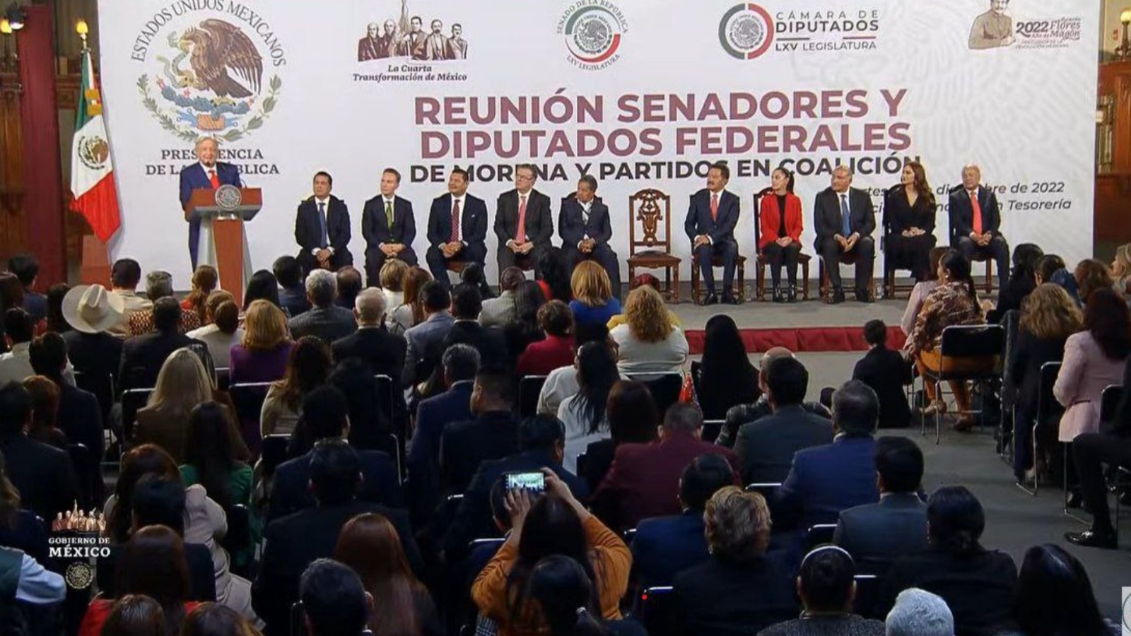 AMLO señaló que se elegirá con democracia al candidato de Morena a la presidencia AMLO señaló que se elegirá con democracia al candidato de Morena a la presidencia