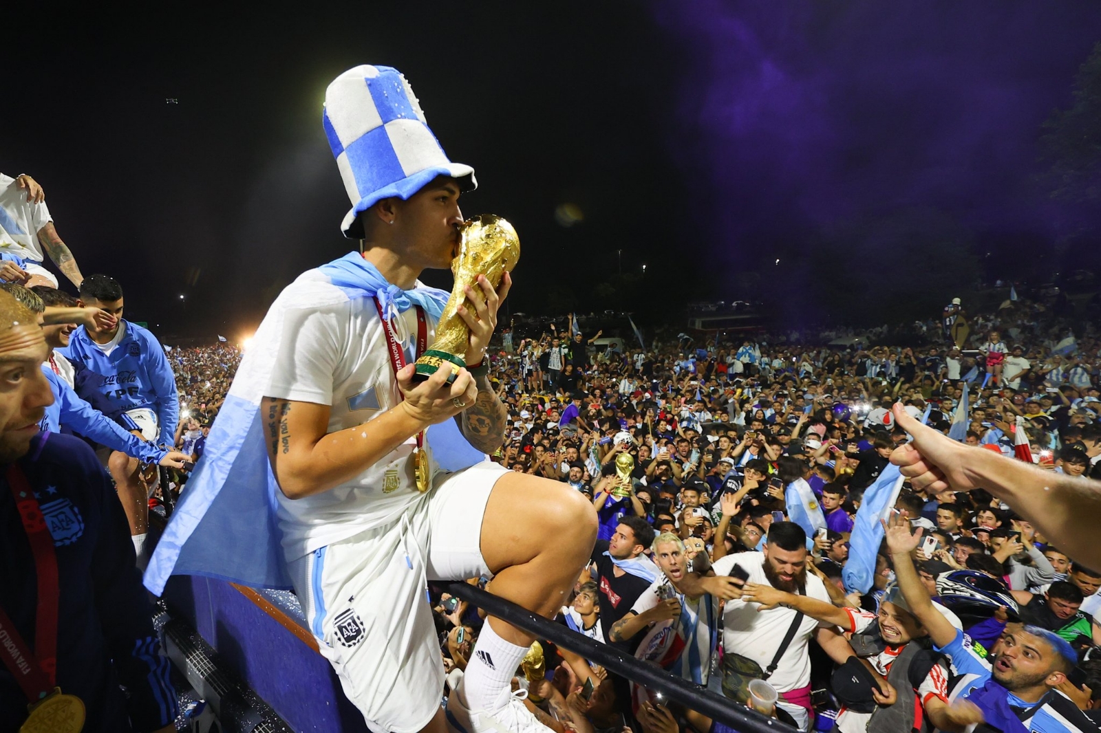 Argentinos se dieron cita en el Centro de Buenos Aires para festejar la Copa del Mundo Argentinos se dieron cita en el Centro de Buenos Aires para festejar la Copa del Mundo