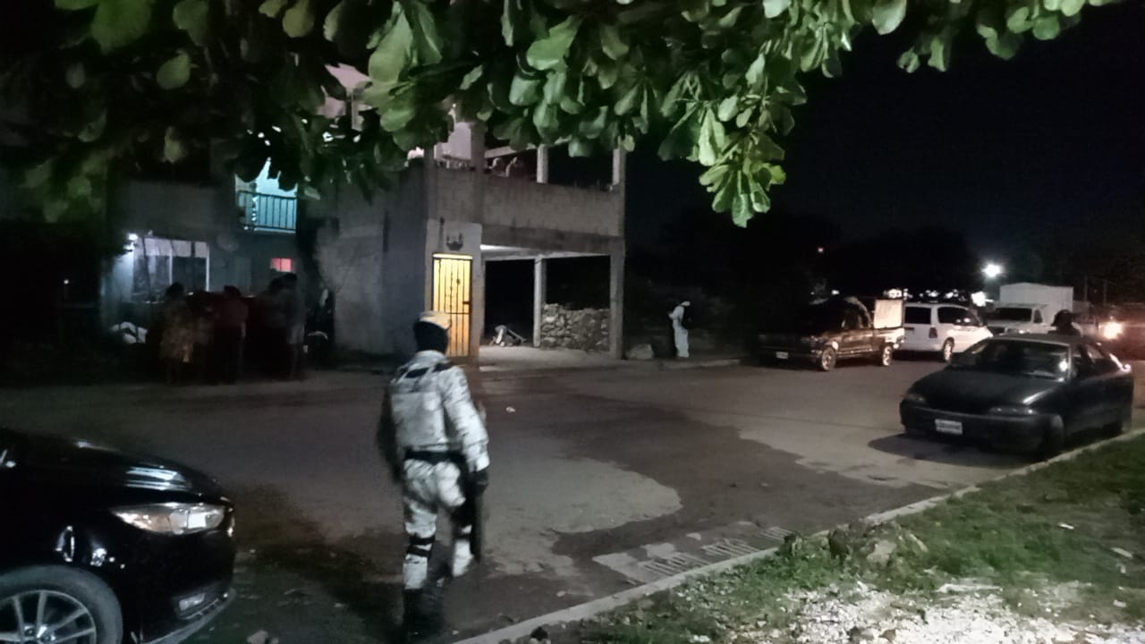 La víctima se encontraba sentada en la puerta de su casa al momento del ataque