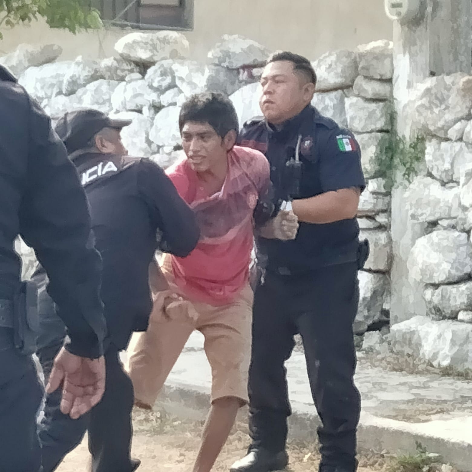 Denuncian a policías de Hunucmá por el uso excesivo de la fuerza durante una detención: VIDEO