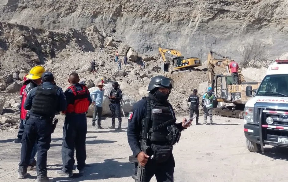 Dos trabajadores quedaron enterrados tras el deslave de 80 metros cúbicos de arena Dos trabajadores quedaron enterrados tras el deslave de 80 metros cúbicos de arena