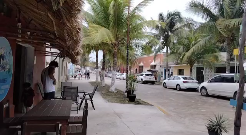 Varios comercios han cerrado y los pescadores no se hicieron a la mar Varios comercios han cerrado y los pescadores no se hicieron a la mar