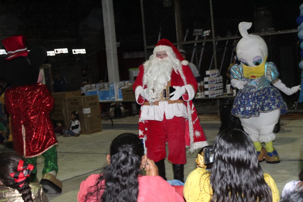 Habitantes de Suma de Hidalgo celebran la navidad pese a la lluvia Habitantes de Suma de Hidalgo celebran la navidad pese a la lluvia