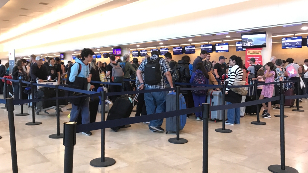 También se registraron cancelaciones en destinos locales