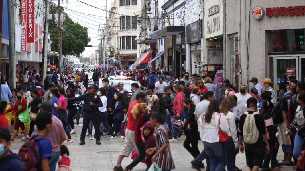 Ni la lluvia hizo que los yucatecos se quedaran en casa este sábado